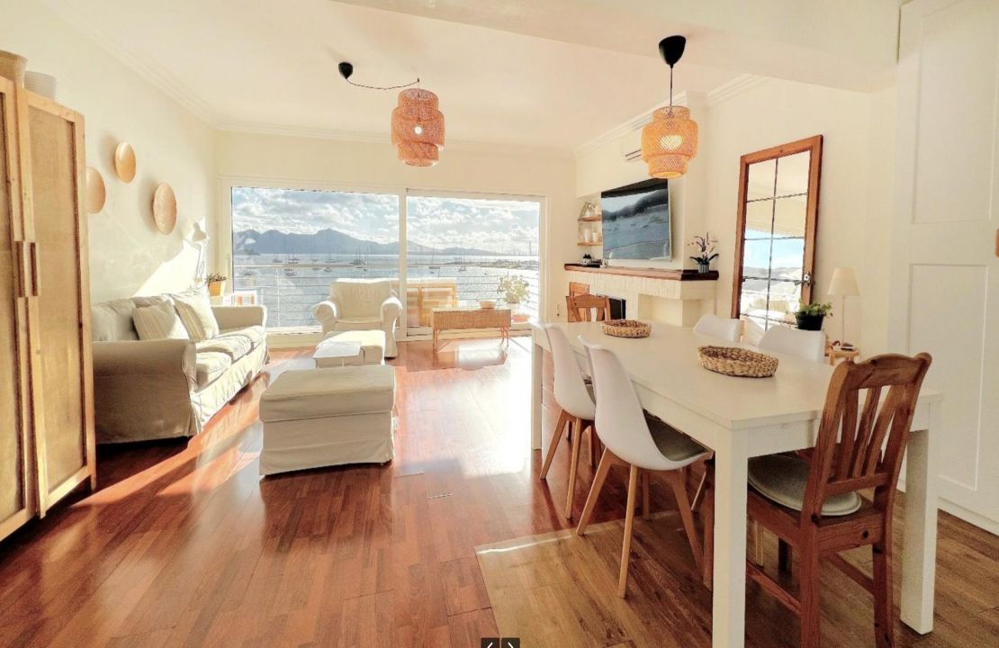 Apartamento en primera línea de Puerto Pollensa con vistas impresionantes