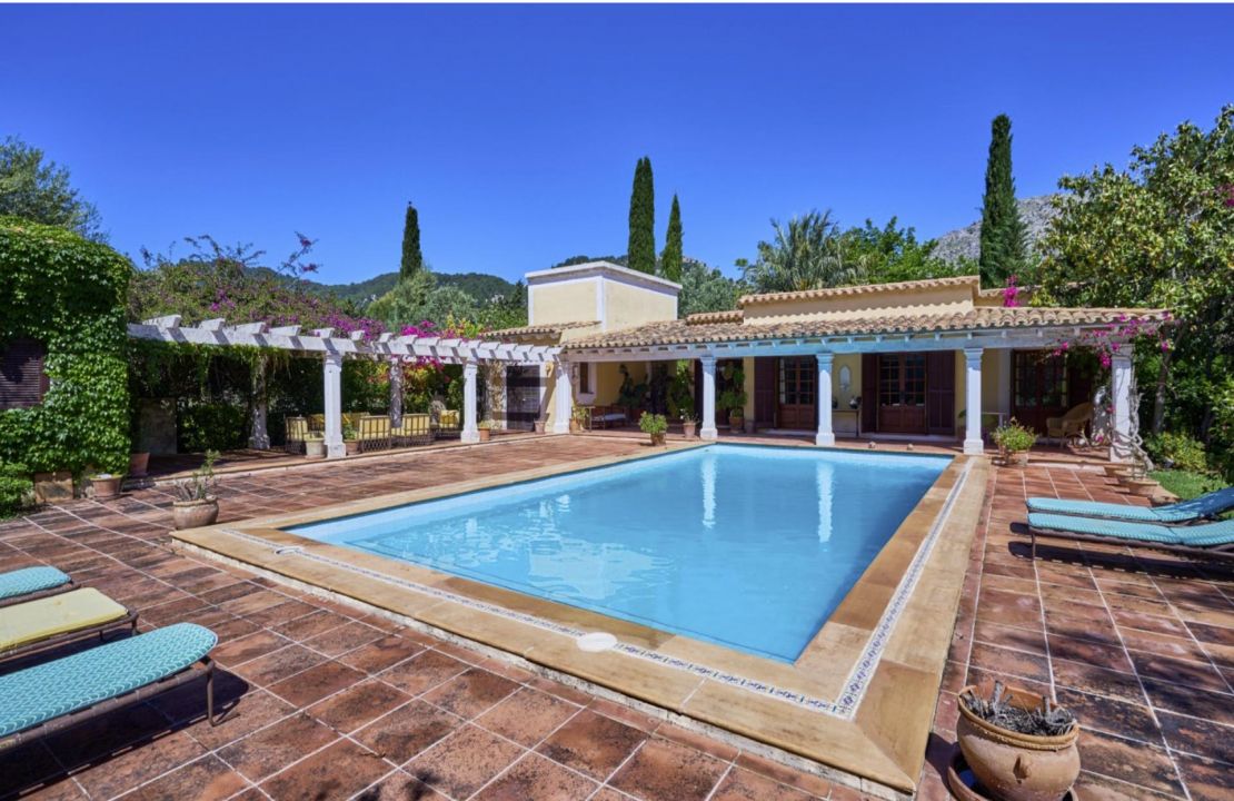 Encantadora propiedad rústica en venta en Pollensa Mallorca con piscina, 2 casas y amplio terreno