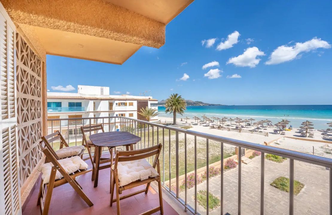 First line apartment with ETV license in Puerto Alcúdia in Mallorca for Sale