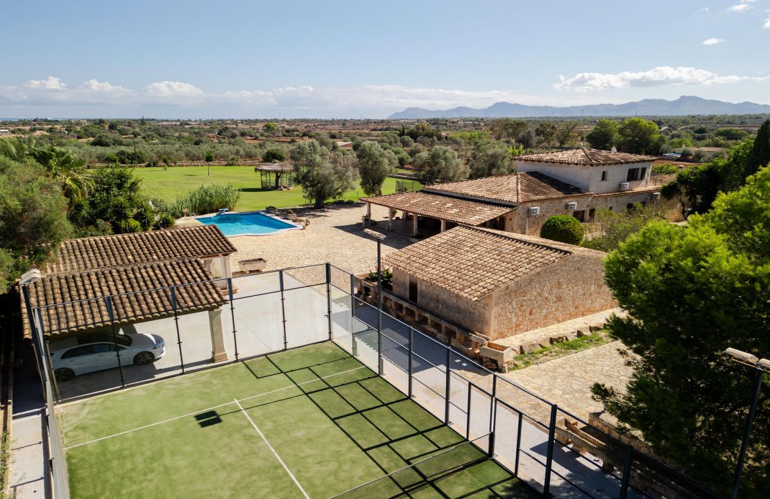 Finca Santa Margalida Mallorca with pool, paddle court, garage and entertainment area