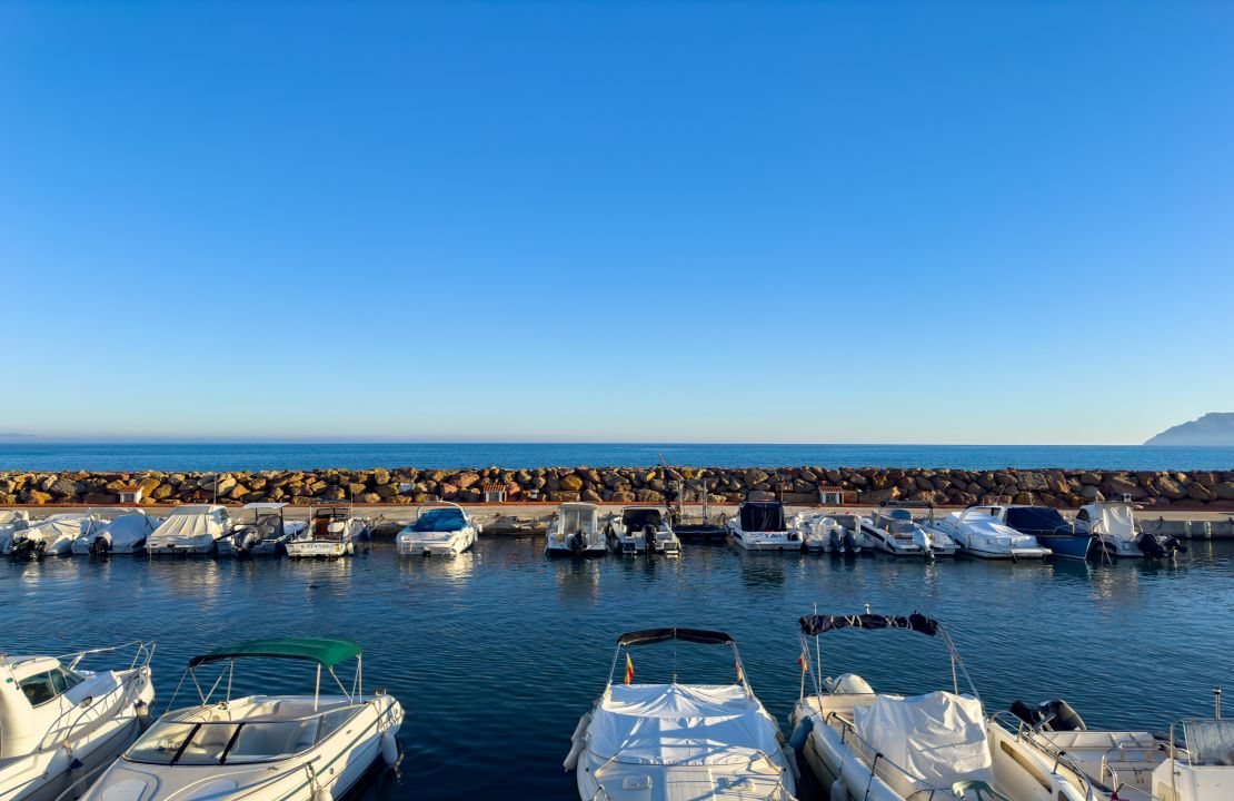 Villa in Son Serra de Marina zu vermieten, direkt am Meer, mit Pool und vier Schlafzimmern