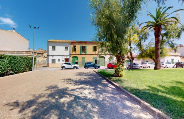 Encantadora Casa de Pueblo en Sa Pobla Mallorca con Potencial de Renovación