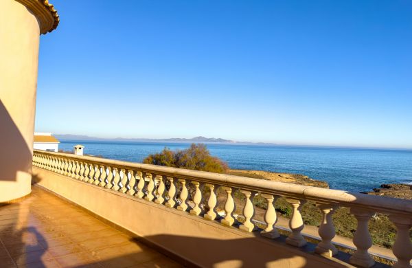 Villa en Son Serra de Marina Mallorca en alquiler de larga estancia enfrente del mar con piscina y cuatro dormit...