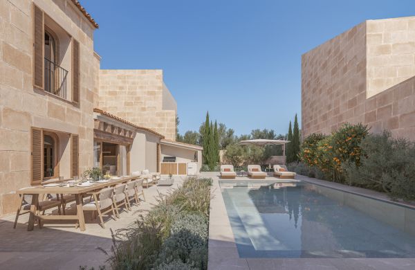 Casa de pueblo en renovación en venta en Muro, Mallorca con piscina y garaje