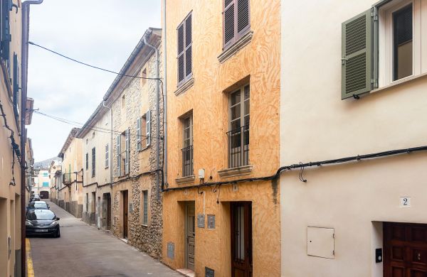 Stadthaus mit Ferienvermietungslizenz im Herzen von Pollensa zu verkaufen